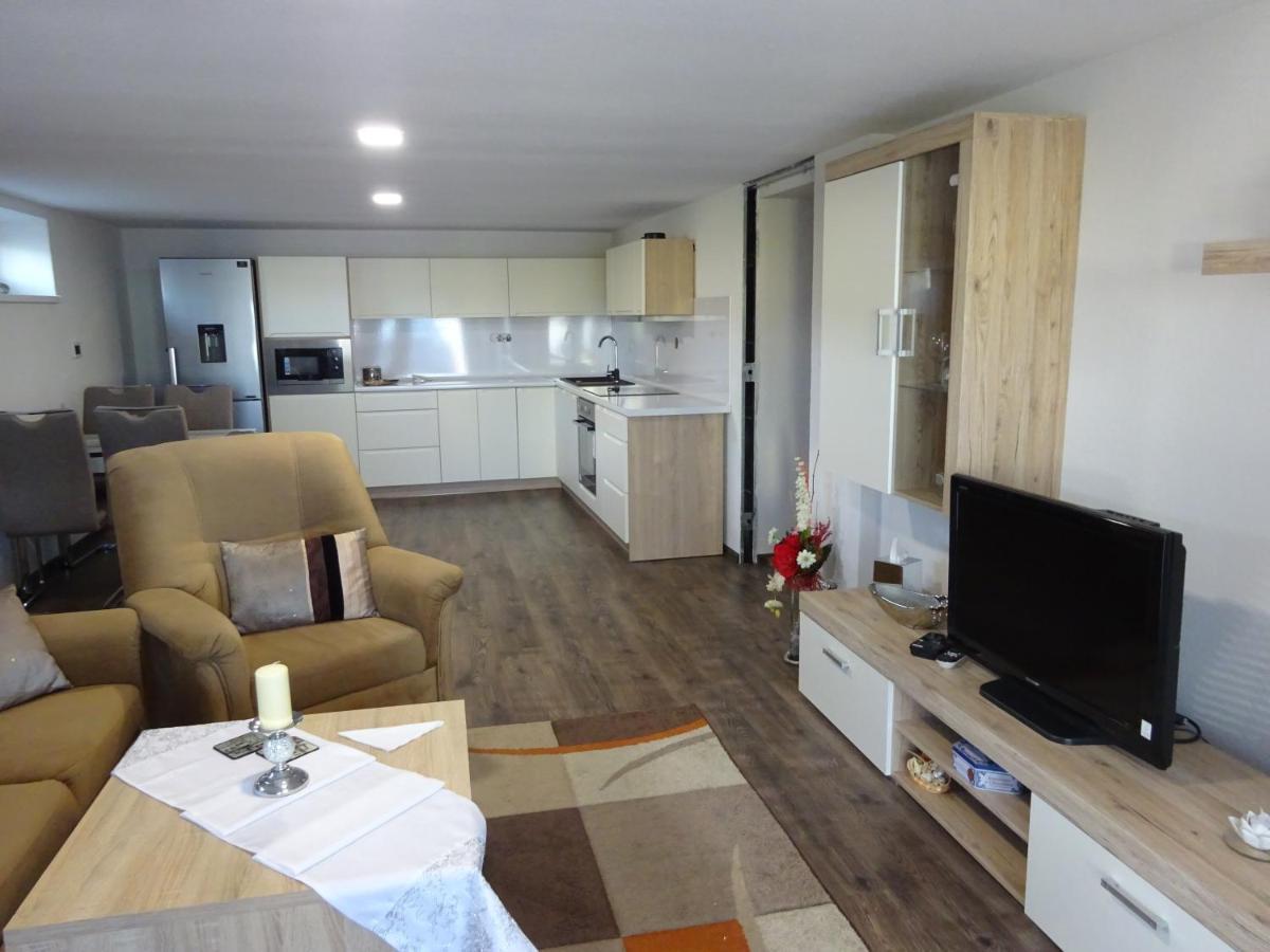 Family Friendly Apartment 3 Adults Plus Child Ружомберок Екстериор снимка